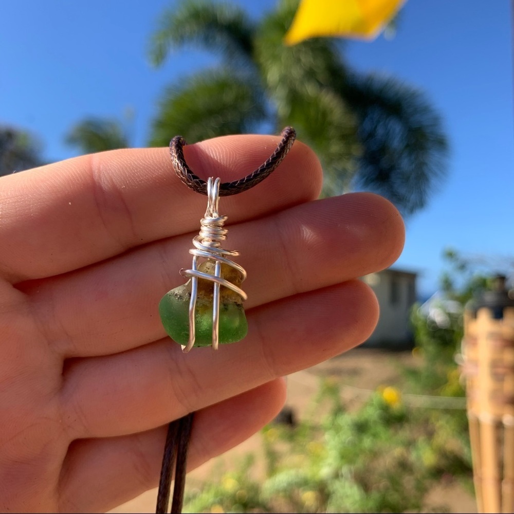 Bonfire green and brown sea glass wrapped necklace - Picture 3 of 4